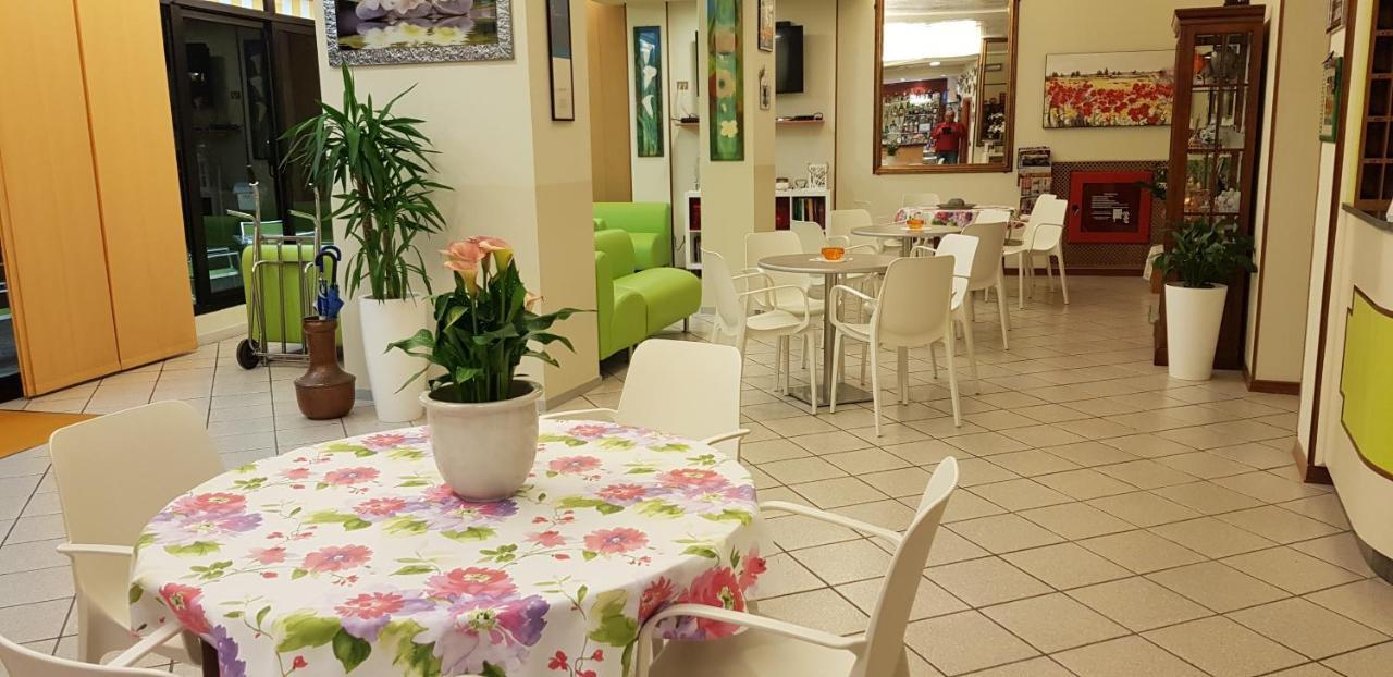 Hotel La Falena Cervia Luaran gambar
